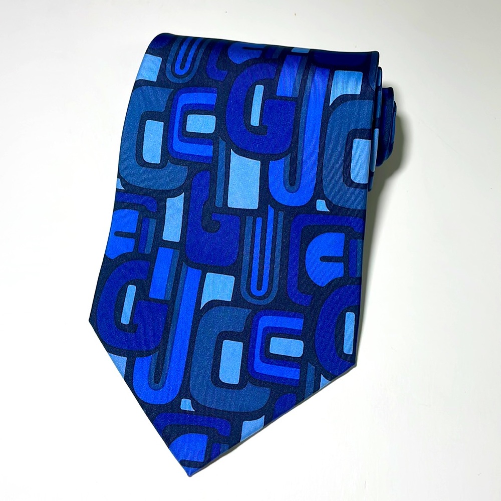 Gucci mens blue geo print spell out abstract 100% silk wide luxury neck tie EUC